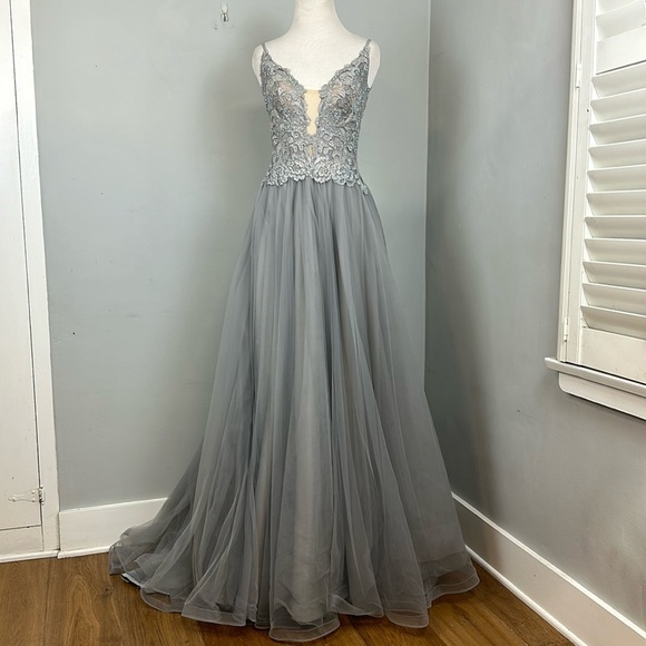 La Femme Tulle A Line Gown with Lace Rhinestone Bodice Prom Gown Sz 6 - Picture 7 of 16
